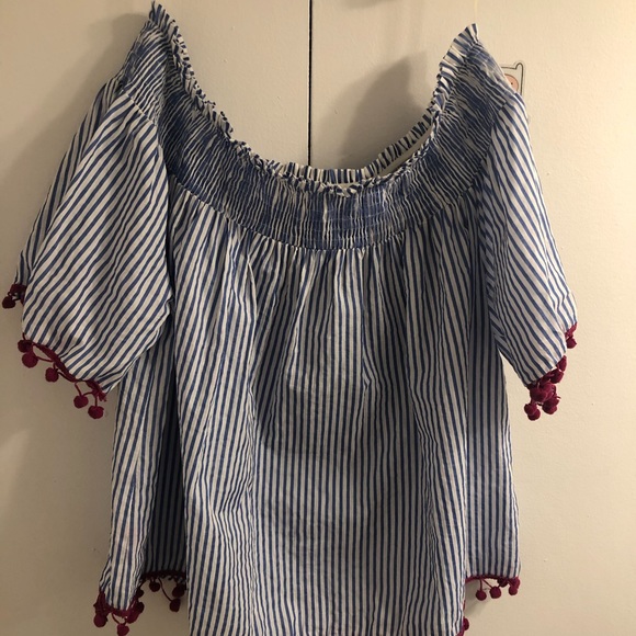 Super Cute Off Shoulder Top - Picture 2 of 4